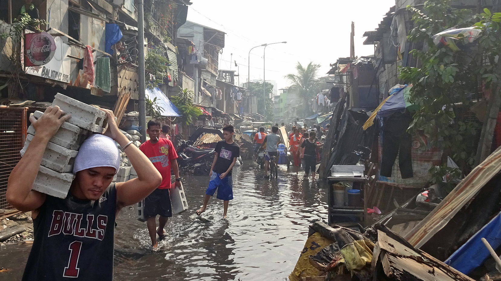 Wiederaufbau nach Brand in Manila